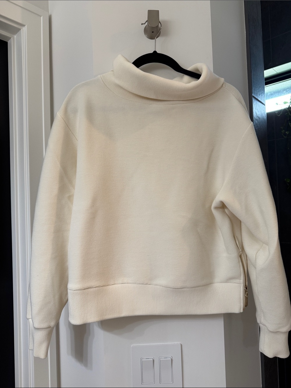 Varley Cream Cowl-Neck Pullover Sweater